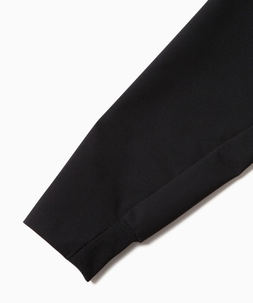 and wander（アンドワンダー）の「and wander/アンドワンダー　hybrid base layer long sleeve shirt ハイブリッドベースレイヤーロングスリーブシャツ 5742164051（Tシャツ/カットソー・メンズ・ブラック/オリーブ・4/5）」の6枚目の写真