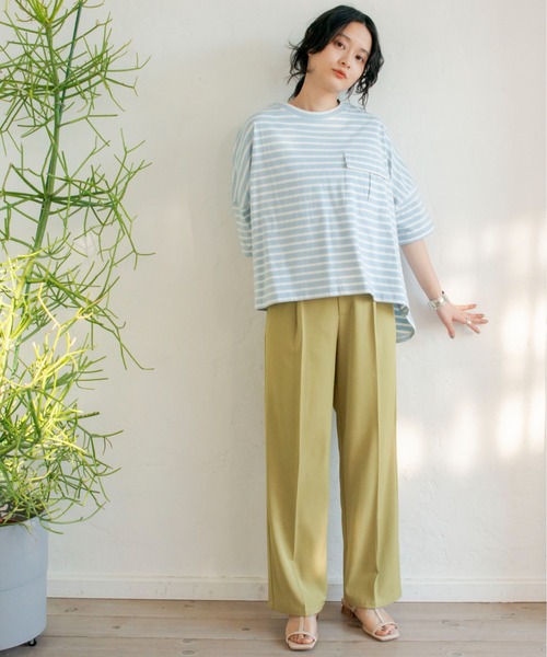 ANGIE(アンジー)の「オーバーサイズTシャツ 無地/ボーダー(Tシャツ/カットソー・レディース・ブラック/ベージュ/オフホワイト/サックスブルー/ライトパープル/ブラック系/ベージュ系/ネイビー系/ブルー系・FREE)」の11枚目の写真