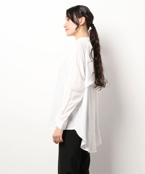 CHILLE(チル)の「バックフリルブラウス(シャツ/ブラウス・レディース・ホワイト/グリーン・FREE)」の4枚目の写真