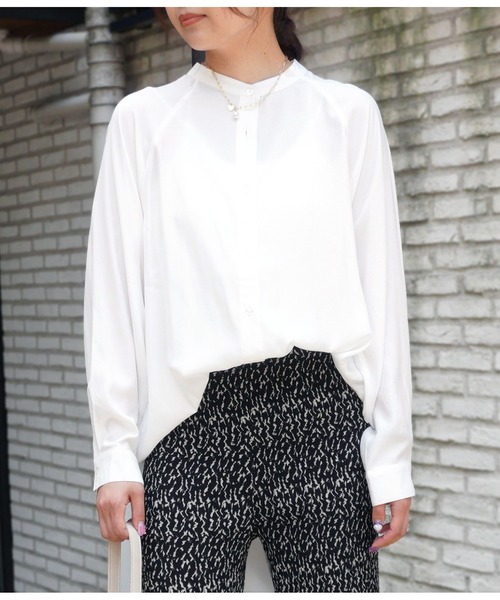 CHILLE(チル)の「バックフリルブラウス(シャツ/ブラウス・レディース・ホワイト/グリーン・FREE)」の1枚目の写真