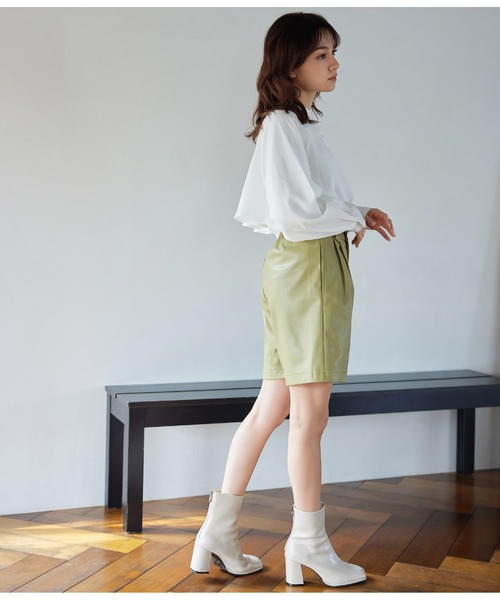 CHILLE(チル)の「バックフリルブラウス(シャツ/ブラウス・レディース・ホワイト/グリーン・FREE)」の6枚目の写真