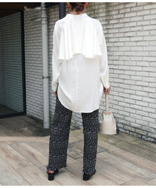 CHILLE(チル)の「バックフリルブラウス(シャツ/ブラウス・レディース・ホワイト/グリーン・FREE)」の21枚目の写真