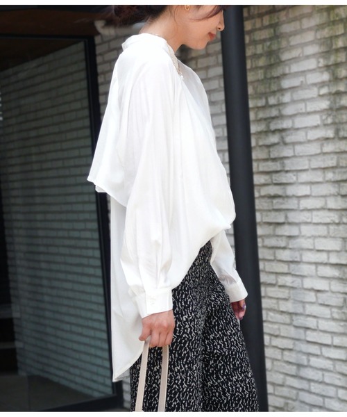 CHILLE(チル)の「バックフリルブラウス(シャツ/ブラウス・レディース・ホワイト/グリーン・FREE)」の17枚目の写真