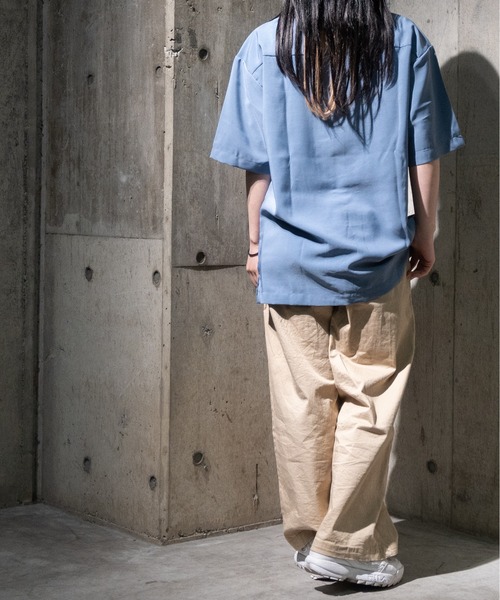JOHN'S CLOSET（ジョンズクローゼット）の「【i】ポリ無地オープンカラーＳ／Ｓシャツ（シャツ/ブラウス・メンズ・ブラック/グレイッシュベージュ/グリーン/ホワイト/モカ/グレイッシュブルー・LARGE/X-LARGE/MEDIUM）」の21枚目の写真