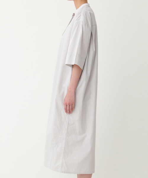 MHL.(エムエイチエル)の「SANDED COTTON LINEN(ワンピース・レディース・チャコール/ライトグレー・1/2)」の6枚目の写真