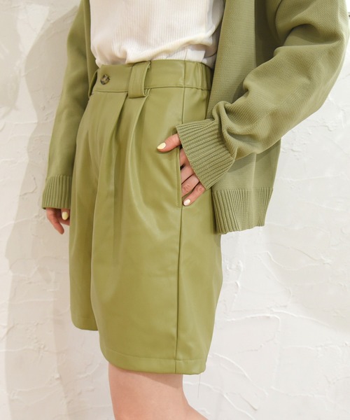 sango(sango)の「フェイクレザータックショートパンツ(その他パンツ・レディース・ブラック/アイボリー/オリーブ・FREE)」の3枚目の写真