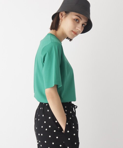 OPAQUE.CLIP(オペークドットクリップ)の「◆アイスタッチシルキーコットン クルーネックTシャツ【WEB限定サイズ】(Tシャツ/カットソー・レディース・チャコールグレー/ブラック/ネイビー/オレンジ/グリーン/サンドベージュ/ブラウン系その他/ホワイト系・40/38/42/36/34)」の16枚目の写真