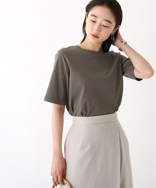 OPAQUE.CLIP(オペークドットクリップ)の「◆アイスタッチシルキーコットン クルーネックTシャツ【WEB限定サイズ】(Tシャツ/カットソー・レディース・チャコールグレー/ブラック/ネイビー/オレンジ/グリーン/サンドベージュ/ブラウン系その他/ホワイト系・40/38/42/36/34)」の9枚目の写真