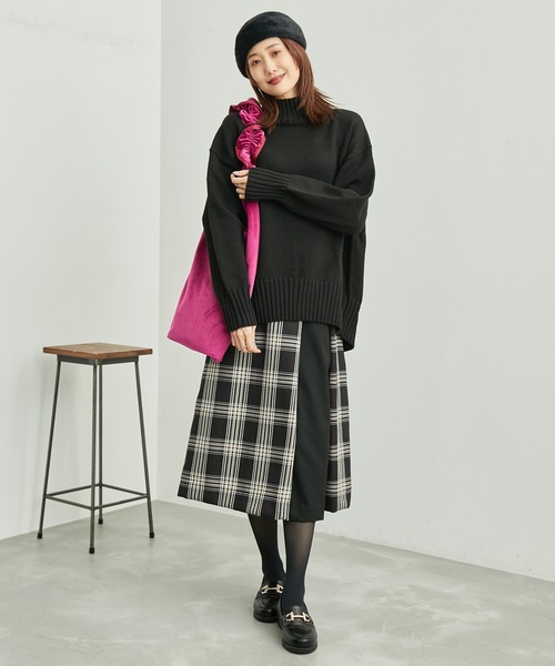 ROPE' PICNIC(ロペピクニック)の「【WEB限定カラーあり】バックスリットニットプルオーバー(ニット/セーター・レディース・ブラック/チャコールグレー/ライトグレー/グレー系その他/キナリ/ダークブラウン/ブラウン系その他2/ベージュ/グリーン/カーキ/ブルー/ブルー系その他4/パープル系その他/オレンジ/イエロー・38)」の19枚目の写真