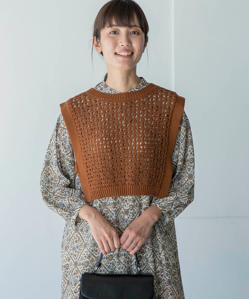 THE SHOP TK （ザ ショップ ティーケー ）の「◆【簡単レイヤード】透かし編みニットベスト（ベスト・レディース・ライトベージュ/キャメル/ブラック・12）」の3枚目の写真