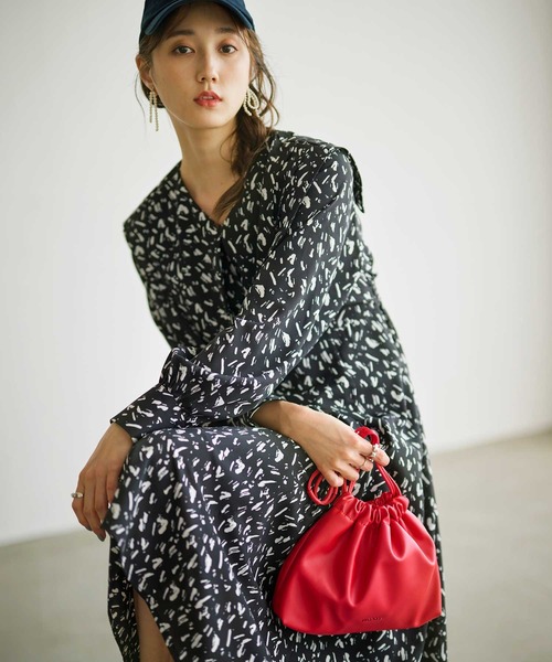 GeeRA(ジーラ)の「フェイクレザー巾着バッグ(ショルダーバッグ・レディース・レッド/イエロー/アイボリー/ブラウン/ブラック・FREE)」の7枚目の写真