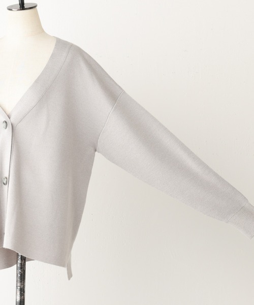 BEARDSLEY(ビアズリー)の「スムースVネックカーディガン:シーズンレスアイテム(カーディガン/ボレロ・レディース・ブラック/グレー・FREE)」の18枚目の写真