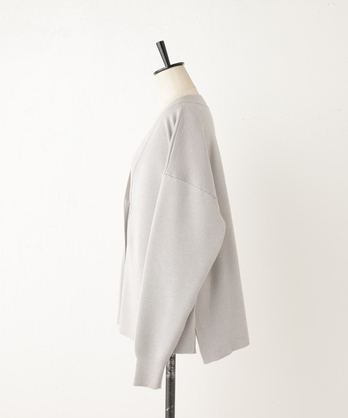 BEARDSLEY(ビアズリー)の「スムースVネックカーディガン:シーズンレスアイテム(カーディガン/ボレロ・レディース・ブラック/グレー・FREE)」の16枚目の写真