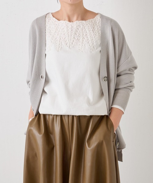 BEARDSLEY(ビアズリー)の「スムースVネックカーディガン:シーズンレスアイテム(カーディガン/ボレロ・レディース・ブラック/グレー・FREE)」の8枚目の写真