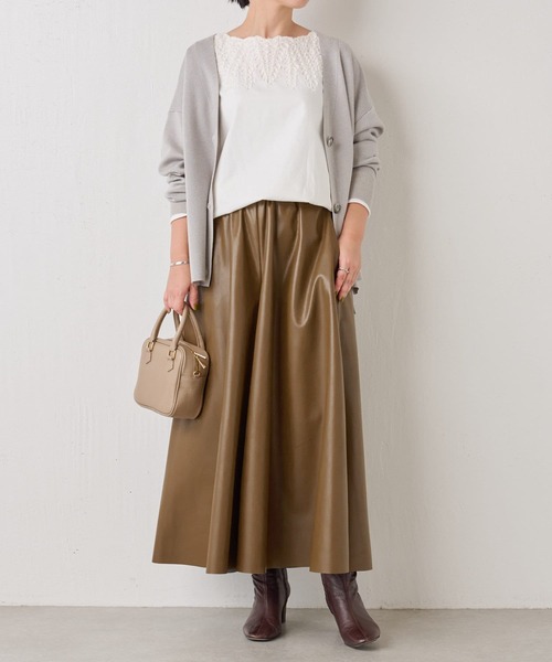 BEARDSLEY(ビアズリー)の「スムースVネックカーディガン:シーズンレスアイテム(カーディガン/ボレロ・レディース・ブラック/グレー・FREE)」の9枚目の写真