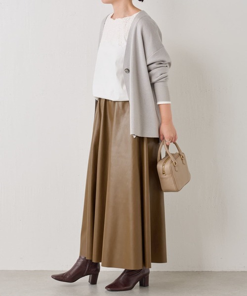 BEARDSLEY(ビアズリー)の「スムースVネックカーディガン:シーズンレスアイテム(カーディガン/ボレロ・レディース・ブラック/グレー・FREE)」の10枚目の写真