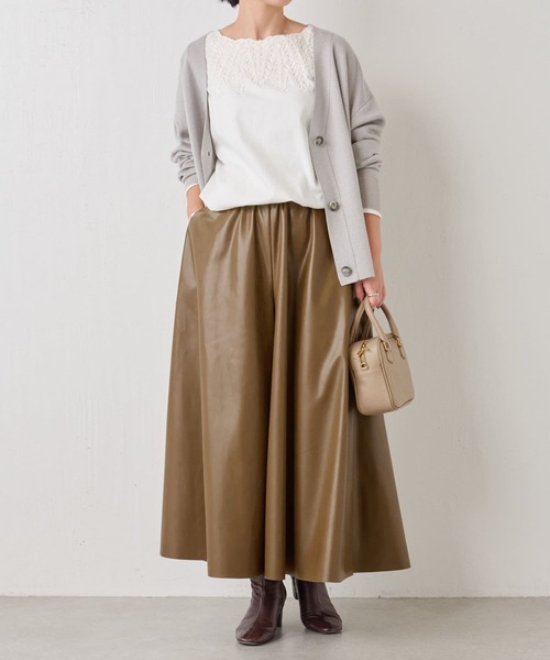 BEARDSLEY(ビアズリー)の「スムースVネックカーディガン:シーズンレスアイテム(カーディガン/ボレロ・レディース・ブラック/グレー・FREE)」の11枚目の写真