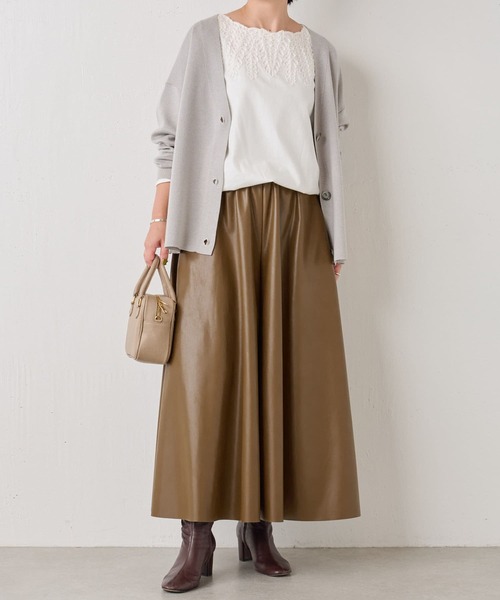 BEARDSLEY(ビアズリー)の「スムースVネックカーディガン:シーズンレスアイテム(カーディガン/ボレロ・レディース・ブラック/グレー・FREE)」の12枚目の写真