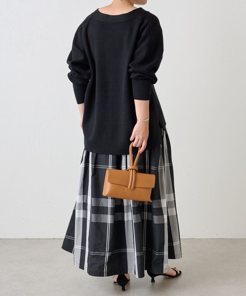 BEARDSLEY(ビアズリー)の「スムースVネックカーディガン:シーズンレスアイテム(カーディガン/ボレロ・レディース・ブラック/グレー・FREE)」の7枚目の写真