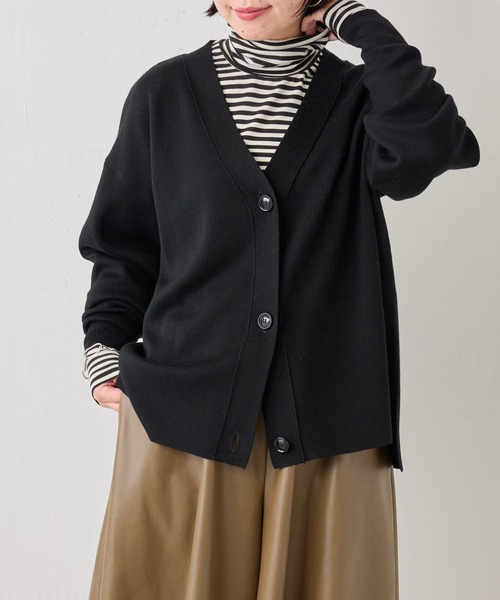 BEARDSLEY(ビアズリー)の「スムースVネックカーディガン:シーズンレスアイテム(カーディガン/ボレロ・レディース・ブラック/グレー・FREE)」の19枚目の写真