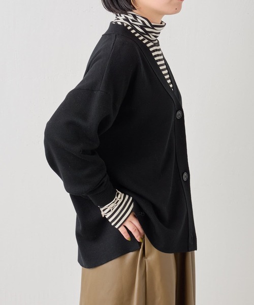 BEARDSLEY(ビアズリー)の「スムースVネックカーディガン:シーズンレスアイテム(カーディガン/ボレロ・レディース・ブラック/グレー・FREE)」の20枚目の写真