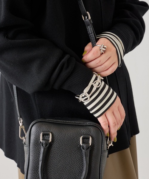 BEARDSLEY(ビアズリー)の「スムースVネックカーディガン:シーズンレスアイテム(カーディガン/ボレロ・レディース・ブラック/グレー・FREE)」の3枚目の写真