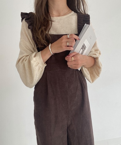 JUNOAH（ジュノア）の「コーデュロイフリルサロペット（サロペット/オーバーオール・レディース・ブラック/ブラウン系その他/グレイッシュベージュ・LARGE/MEDIUM/X-LARGE/SMALL）」の14枚目の写真