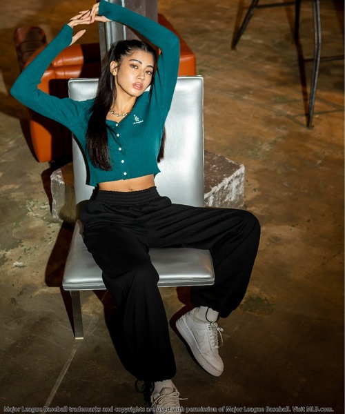 BACK TO THE FIELD(バック トゥー ザ フィールド)の「【MLB】フロントボタンリブニットトップス(ニット/セーター・レディース・ブラック/ピンク/グリーン・FREE)」の6枚目の写真