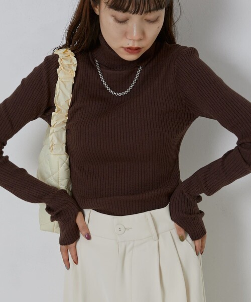 PUBLUX（パブリュクス）の「PUBLUX/パブリュクス リブタートルカラーニット フィンガーホール(指穴)デザイン（ニット/セーター・レディース・ブラック/ナチュラル/ブルーグリーン/グリーン/ブラウン/ピンク/ブルー・ﾌﾘ-）」の3枚目の写真