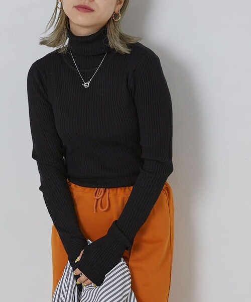 PUBLUX（パブリュクス）の「PUBLUX/パブリュクス リブタートルカラーニット フィンガーホール(指穴)デザイン（ニット/セーター・レディース・ブラック/ナチュラル/ブルーグリーン/グリーン/ブラウン/ピンク/ブルー・ﾌﾘ-）」の2枚目の写真