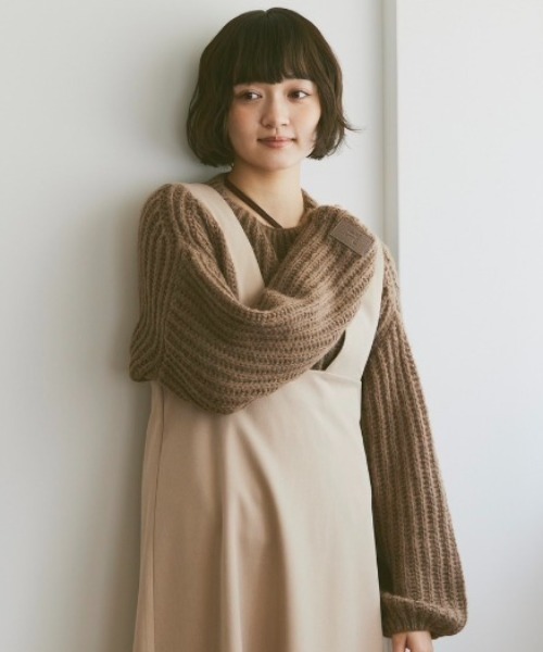 moi tytto（モイテュット）の「スリーブレザーパッチざっくりニット（ニット/セーター・レディース・ナチュラル/グリーン/ブラウン・FREE）」の2枚目の写真