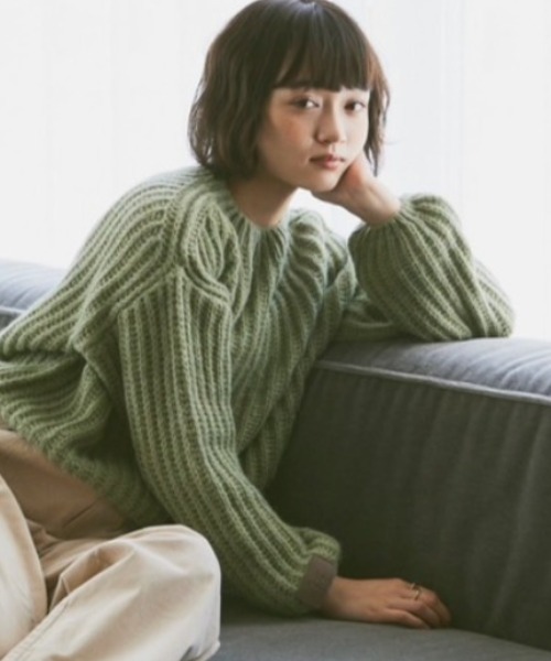 moi tytto（モイテュット）の「スリーブレザーパッチざっくりニット（ニット/セーター・レディース・ナチュラル/グリーン/ブラウン・FREE）」の3枚目の写真