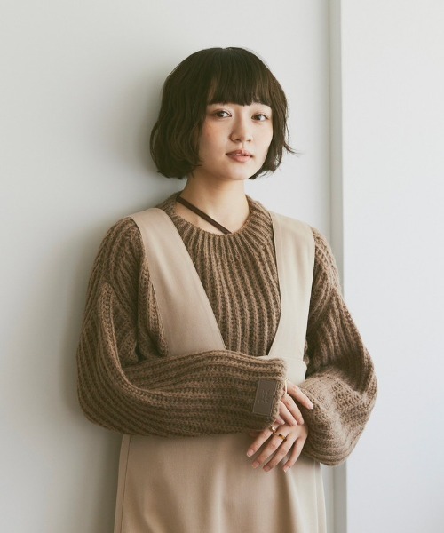 moi tytto（モイテュット）の「スリーブレザーパッチざっくりニット（ニット/セーター・レディース・ナチュラル/グリーン/ブラウン・FREE）」の4枚目の写真