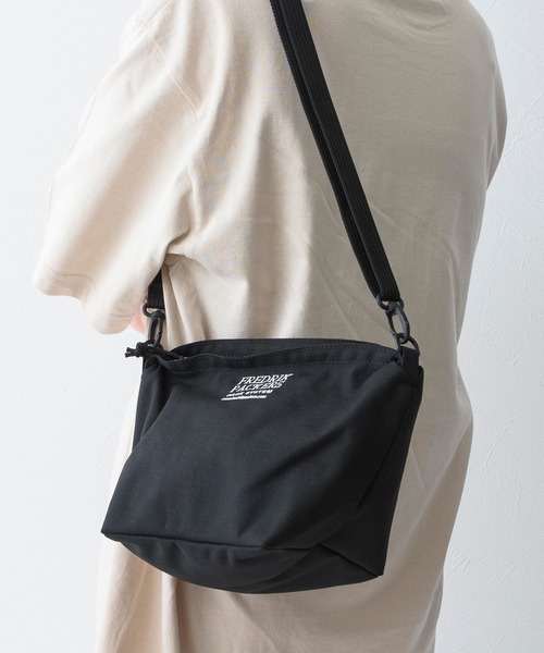 FREDRIK PACKERS(フレドリックパッカーズ)の「【FREDRIK PACKERS】FAM SHOULDER M ミニショルダーサコッシュ(ショルダーバッグ・レディース・ブラック/オリーブ/レオパード/ベージュ・FREE)」の5枚目の写真