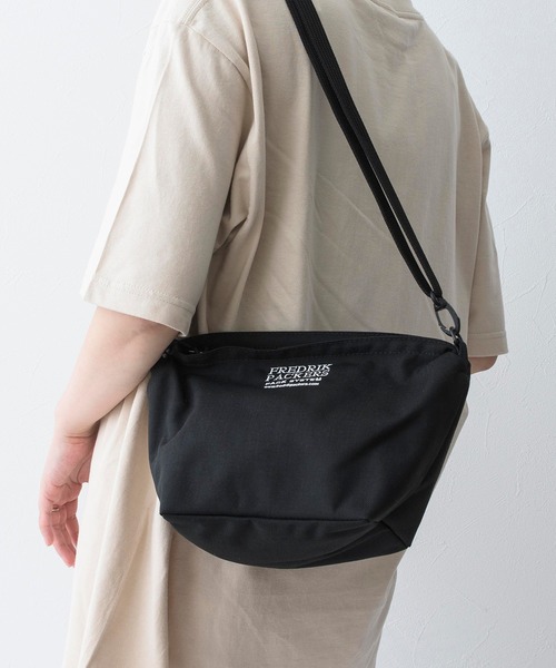 FREDRIK PACKERS(フレドリックパッカーズ)の「【FREDRIK PACKERS】FAM SHOULDER M ミニショルダーサコッシュ(ショルダーバッグ・レディース・ブラック/オリーブ/レオパード/ベージュ・FREE)」の6枚目の写真