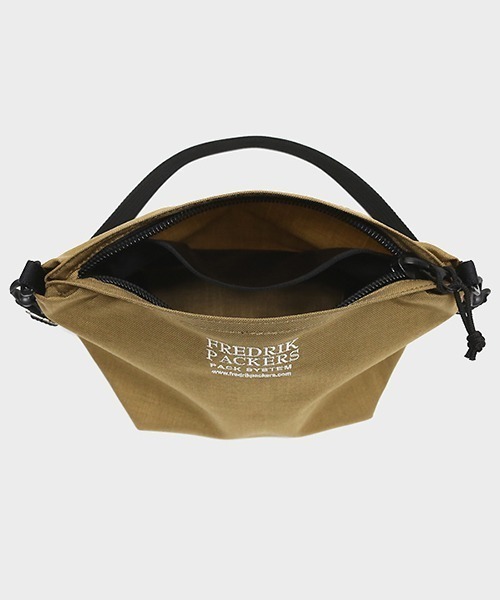 FREDRIK PACKERS(フレドリックパッカーズ)の「【FREDRIK PACKERS】FAM SHOULDER M ミニショルダーサコッシュ(ショルダーバッグ・レディース・ブラック/オリーブ/レオパード/ベージュ・FREE)」の22枚目の写真