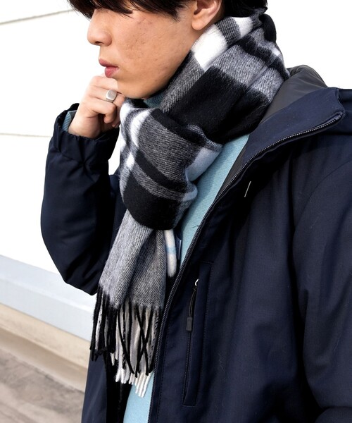SHIPS any(シップス エニィ)の「SHIPS any: チェック ウール ストール 22FW◇(ストール/ショール・メンズ・ブラック/ネイビー/オフホワイト・ONE SIZE)」の5枚目の写真