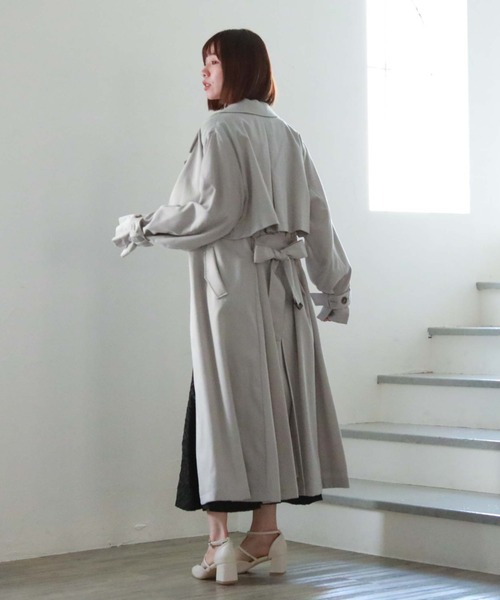 archives（アルシーヴ）の「ダブルフラップトレンチコート（トレンチコート・レディース・グレー/ミント/グレイッシュベージュ/ベージュ/アイボリー・MEDIUM）」の11枚目の写真