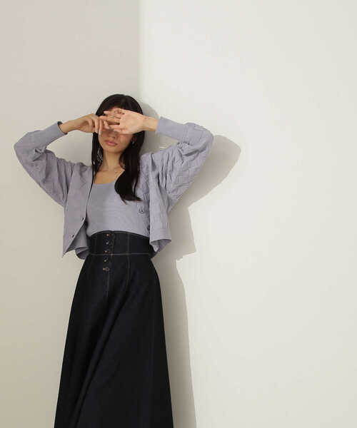 NATURAL BEAUTY BASIC(ナチュラルビューティーベーシック)の「フロントボタンフレアデニムスカート(デニムスカート・レディース・ネイビー・SMALL/MEDIUM)」の5枚目の写真