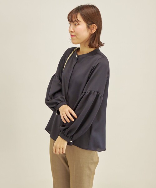 SHIPS(シップス)の「〈手洗い可能〉ハンマーサテン ボリューム スリーブ ブラウス(シャツ/ブラウス・レディース・オフホワイト/ラベンダー/ネイビー・ONE SIZE)」の17枚目の写真