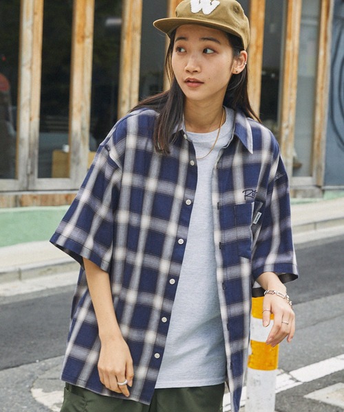 MONO-MART(モノマート)の「【retock's】ロゴ刺繍 オンブレチェック ビッグシルエット半袖シャツ(シャツ/ブラウス・メンズ・アイボリー/ブルー/グリーン/ブラウン/グレー/ブラック/ネイビー/パープル/ダークグレー/ライトグレー・M/L)」の9枚目の写真