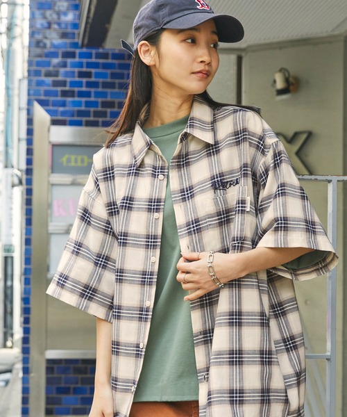 MONO-MART(モノマート)の「【retock's】ロゴ刺繍 オンブレチェック ビッグシルエット半袖シャツ(シャツ/ブラウス・メンズ・アイボリー/ブルー/グリーン/ブラウン/グレー/ブラック/ネイビー/パープル/ダークグレー/ライトグレー・M/L)」の21枚目の写真