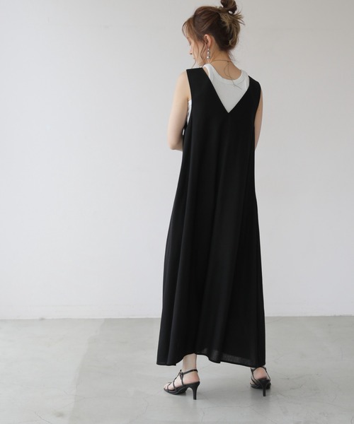 frames RAY CASSIN（フレームスレイカズン）の「WEB限定 前後2WAYリネンブレンド深Vマキシワンピース（ジャンパースカート・レディース・ブラック/グレイッシュベージュ・FREE）」の13枚目の写真