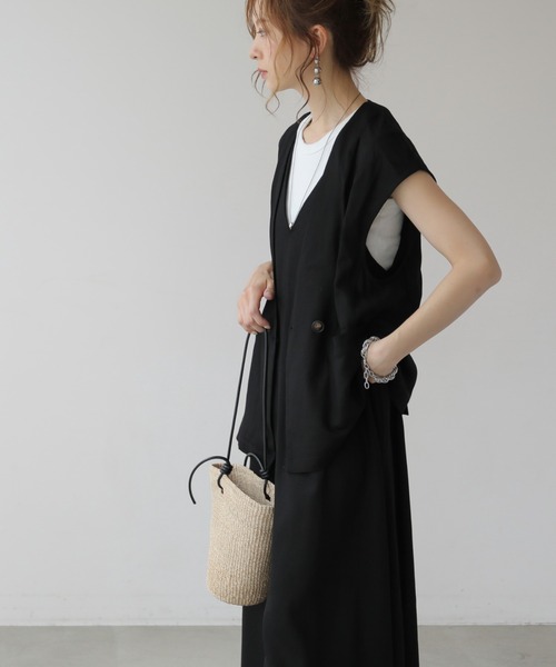 frames RAY CASSIN（フレームスレイカズン）の「WEB限定 前後2WAYリネンブレンド深Vマキシワンピース（ジャンパースカート・レディース・ブラック/グレイッシュベージュ・FREE）」の17枚目の写真