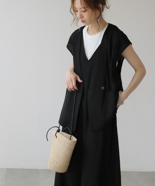 frames RAY CASSIN（フレームスレイカズン）の「WEB限定 前後2WAYリネンブレンド深Vマキシワンピース（ジャンパースカート・レディース・ブラック/グレイッシュベージュ・FREE）」の18枚目の写真