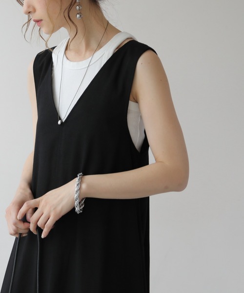 frames RAY CASSIN（フレームスレイカズン）の「WEB限定 前後2WAYリネンブレンド深Vマキシワンピース（ジャンパースカート・レディース・ブラック/グレイッシュベージュ・FREE）」の19枚目の写真