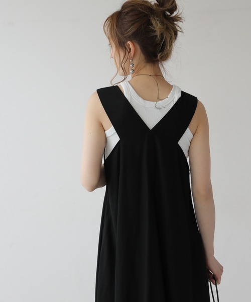 frames RAY CASSIN（フレームスレイカズン）の「WEB限定 前後2WAYリネンブレンド深Vマキシワンピース（ジャンパースカート・レディース・ブラック/グレイッシュベージュ・FREE）」の20枚目の写真