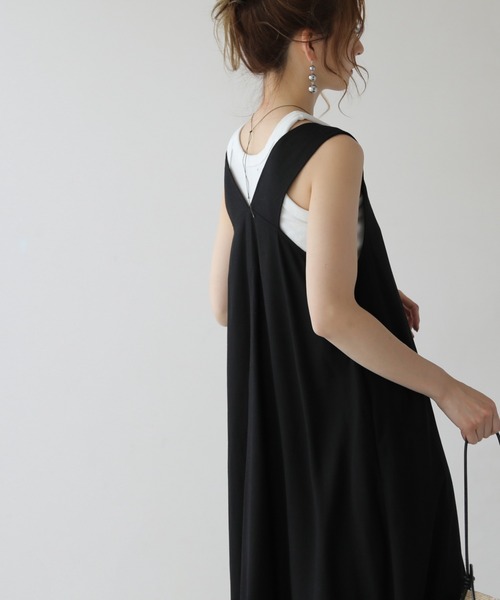 frames RAY CASSIN（フレームスレイカズン）の「WEB限定 前後2WAYリネンブレンド深Vマキシワンピース（ジャンパースカート・レディース・ブラック/グレイッシュベージュ・FREE）」の21枚目の写真