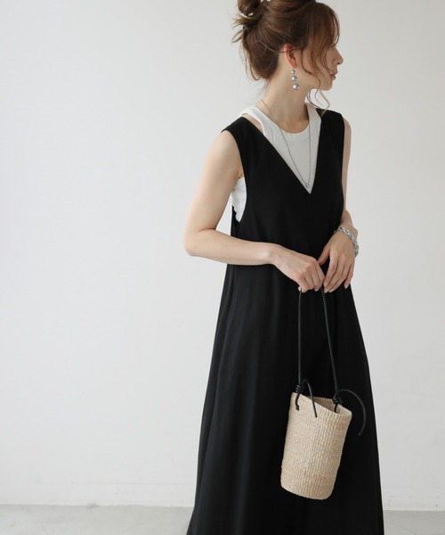 frames RAY CASSIN（フレームスレイカズン）の「WEB限定 前後2WAYリネンブレンド深Vマキシワンピース（ジャンパースカート・レディース・ブラック/グレイッシュベージュ・FREE）」の16枚目の写真