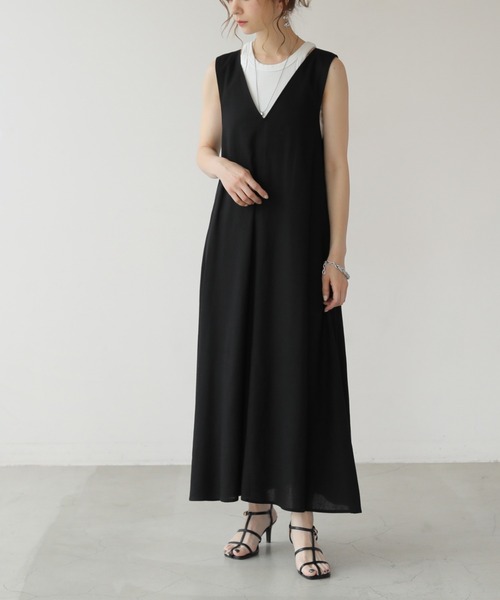 frames RAY CASSIN（フレームスレイカズン）の「WEB限定 前後2WAYリネンブレンド深Vマキシワンピース（ジャンパースカート・レディース・ブラック/グレイッシュベージュ・FREE）」の8枚目の写真